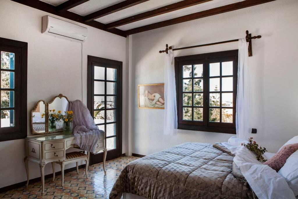 Villa Velissarios: Wonderful Villa Next To Beach Aegina Bagian luar foto