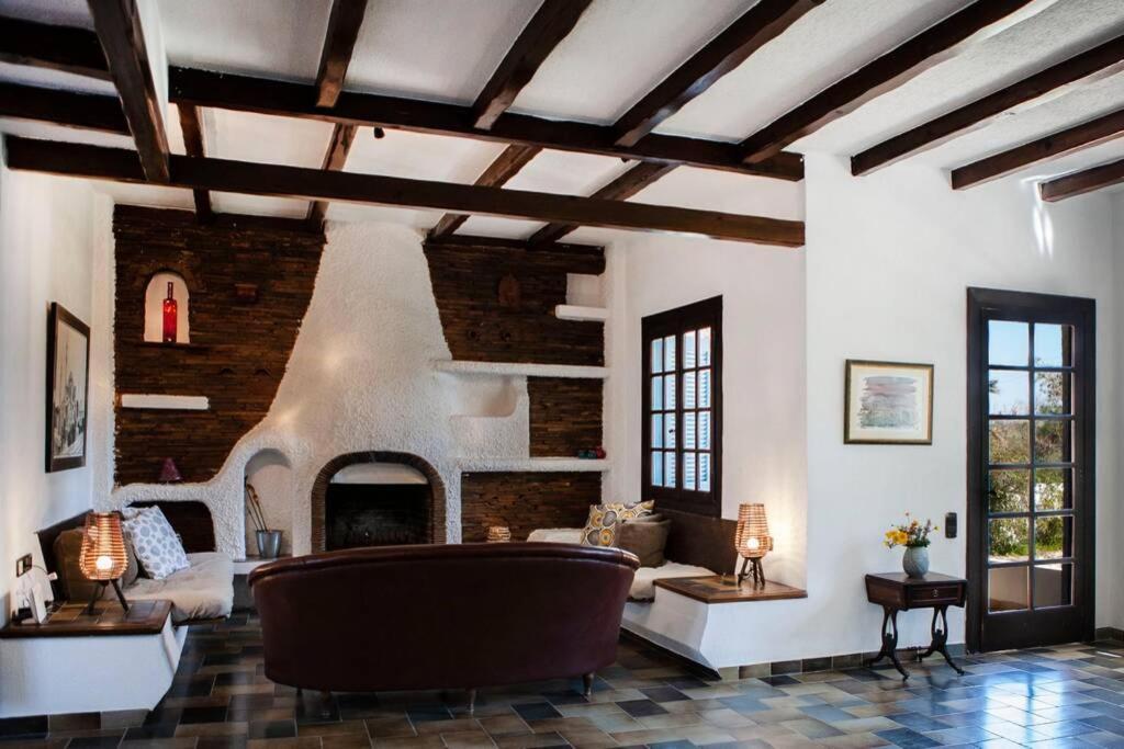 Villa Velissarios: Wonderful Villa Next To Beach Aegina Bagian luar foto