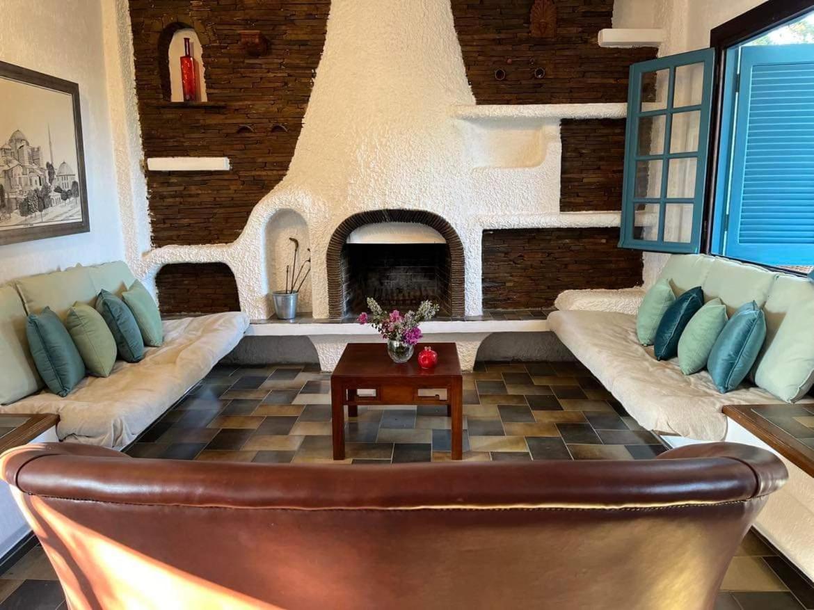 Villa Velissarios: Wonderful Villa Next To Beach Aegina Bagian luar foto